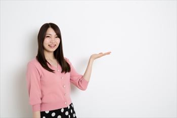 笑顔の女性